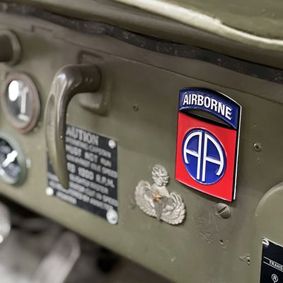 Znak kovový US 82nd Airborne Division so samolepou