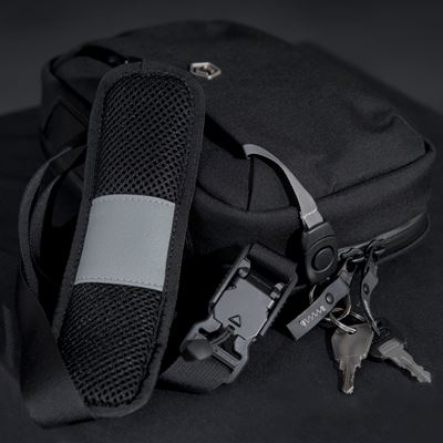 Taška cez rameno CONSUL SLING ČIERNÁ